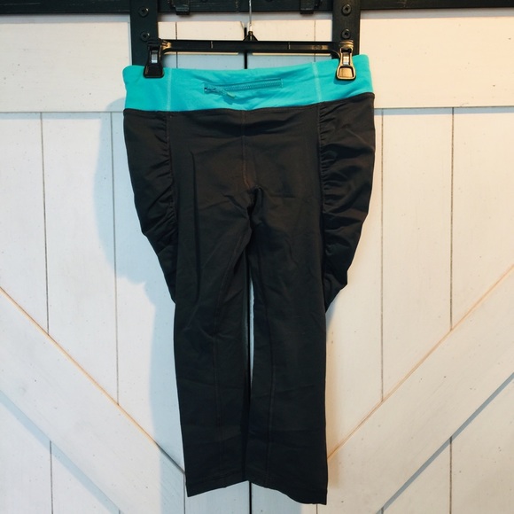 Sale! Lululemon crops - Picture 5 of 7